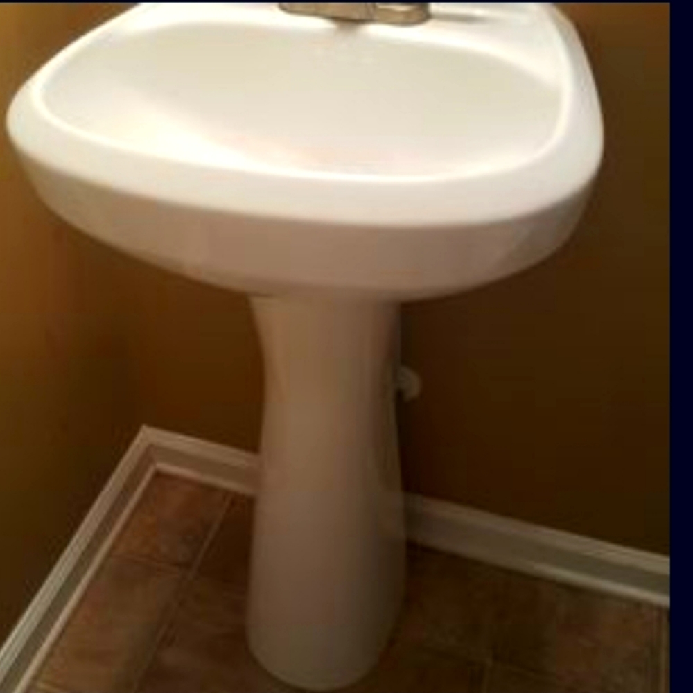 Pedestal  sink..xtra shipping